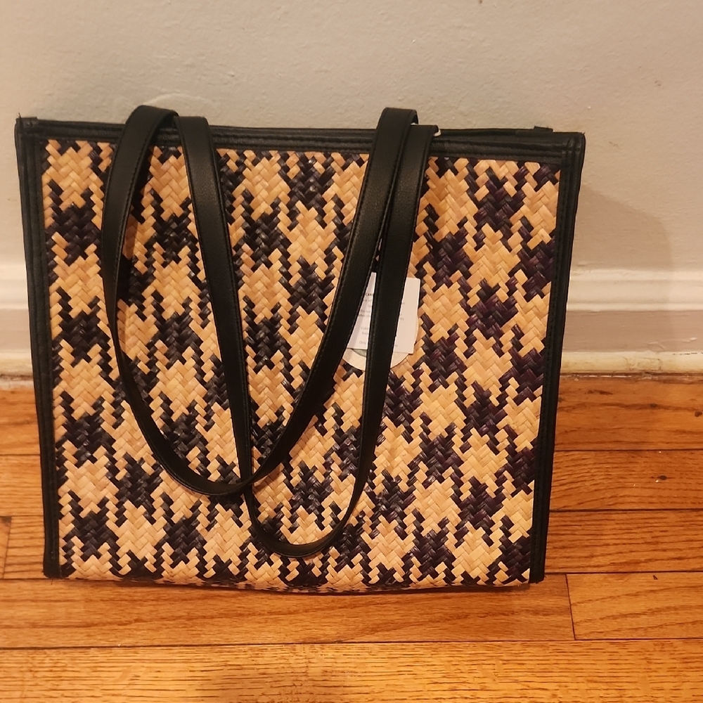 Stylish Black and Tan Tote Bag - Picture 2 of 3